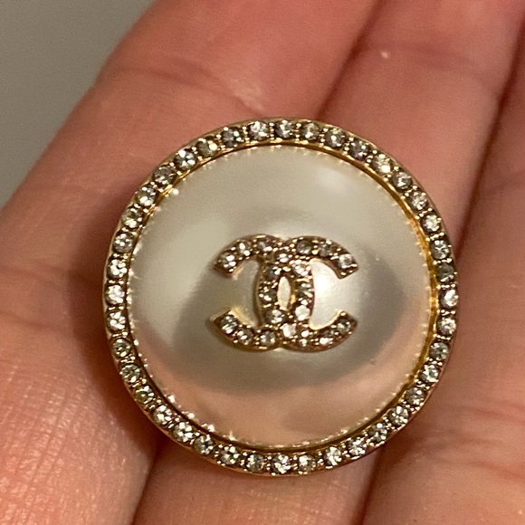 Chanel charm (2) - Picture 3 of 14